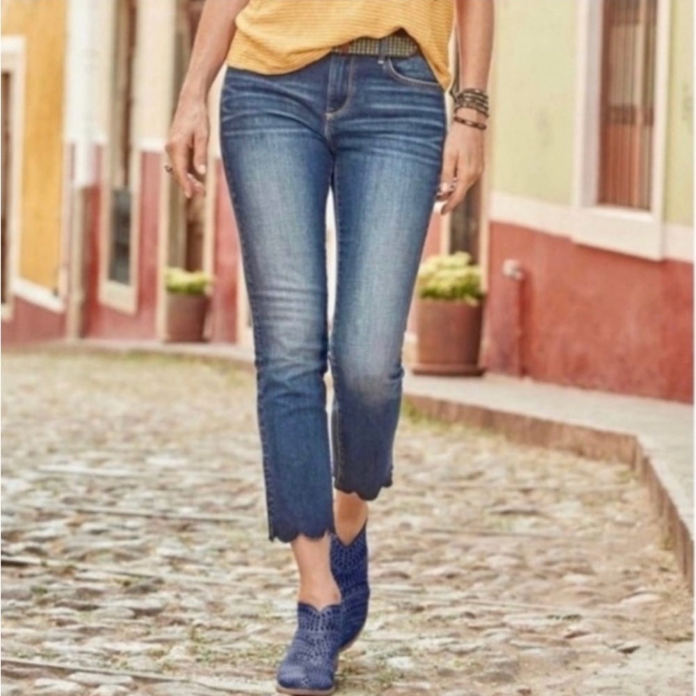 Anthropologie Driftwood
Candace Classic Fit Cropped
Scalloped Raw Hem Size 28.